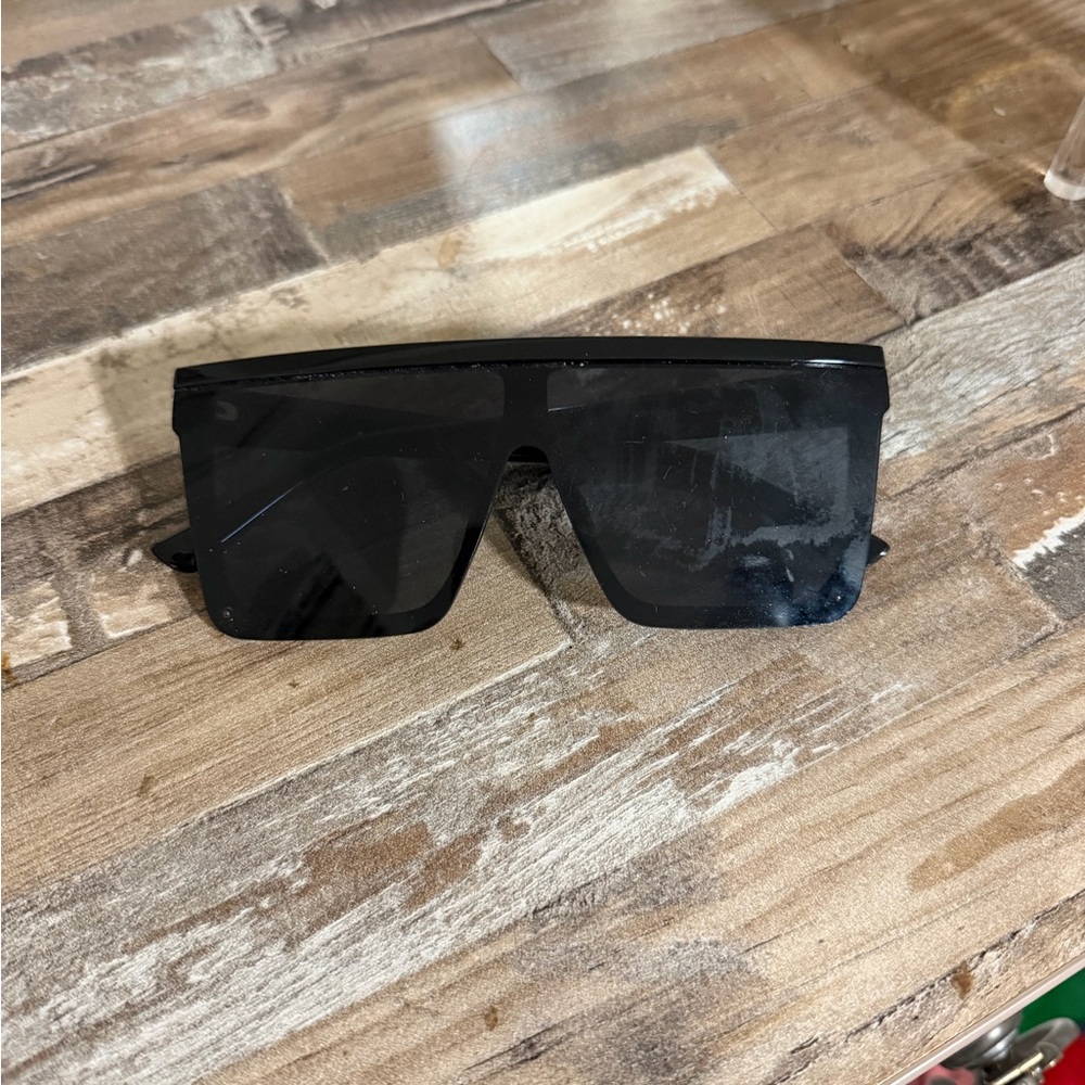 Oversized Shield Sunglasses in Black